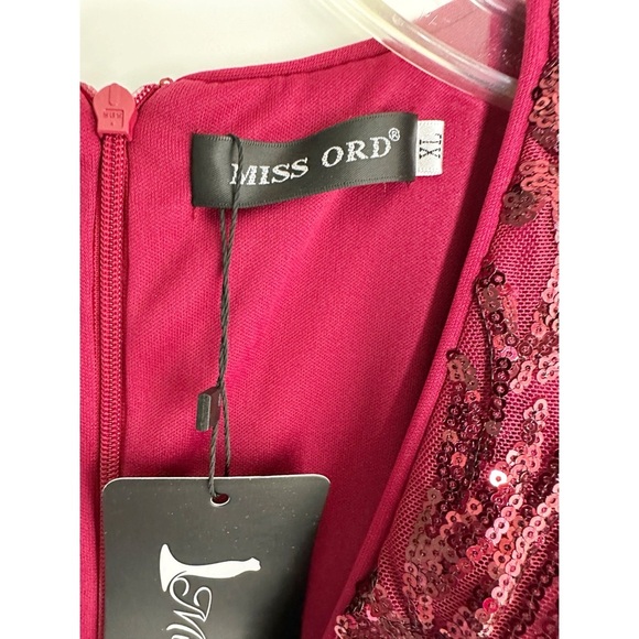 Miss Ord Red Sequin Formal Gown Size XL Full Length Front Slit Prom Wedding NWT - Picture 4 of 11